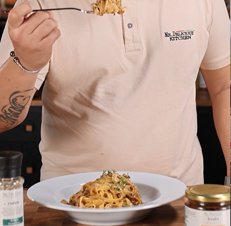 Pestolu & Parmesanlı Kuru Domates Ezme'li Makarna Tarifi